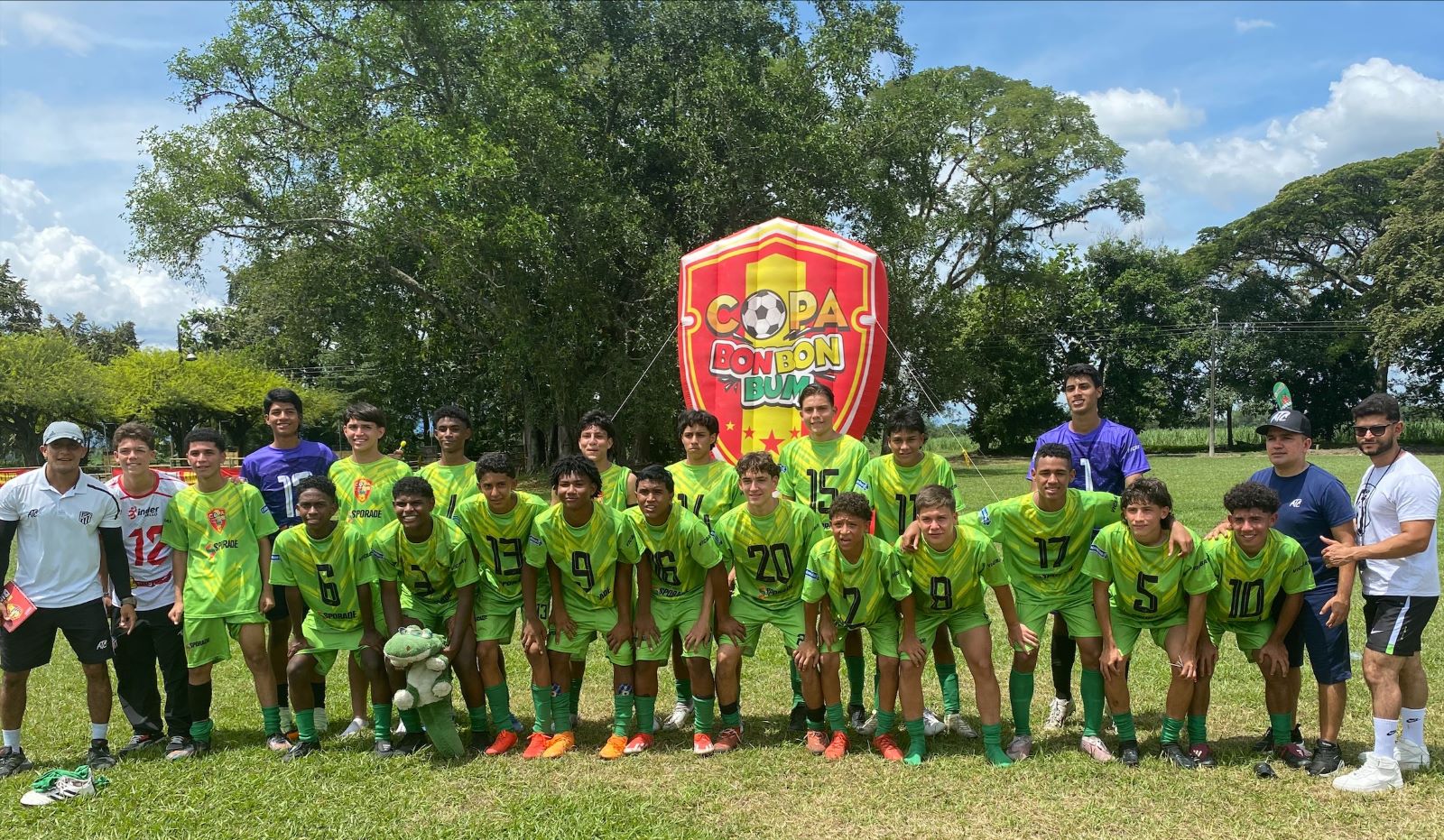 Bon Bon Bum es fútbol y coronó a los ganadores de su Copa